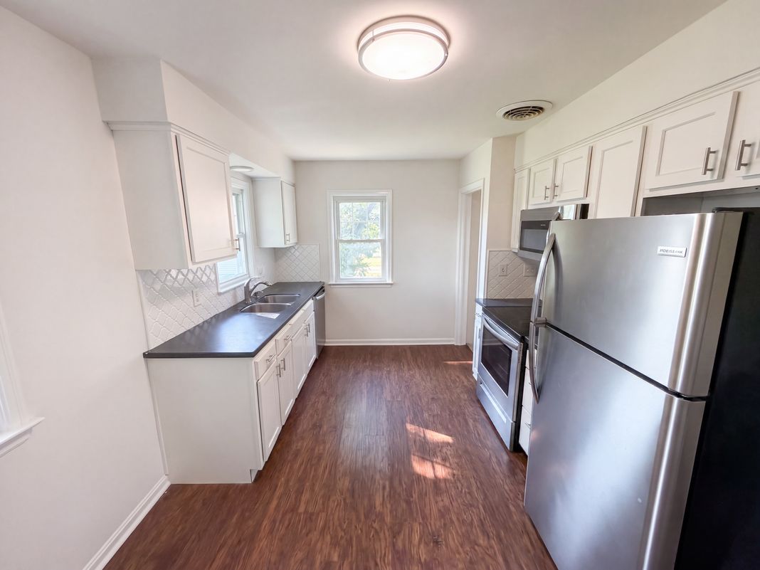 Property photo 2 of 956 Meda Ave