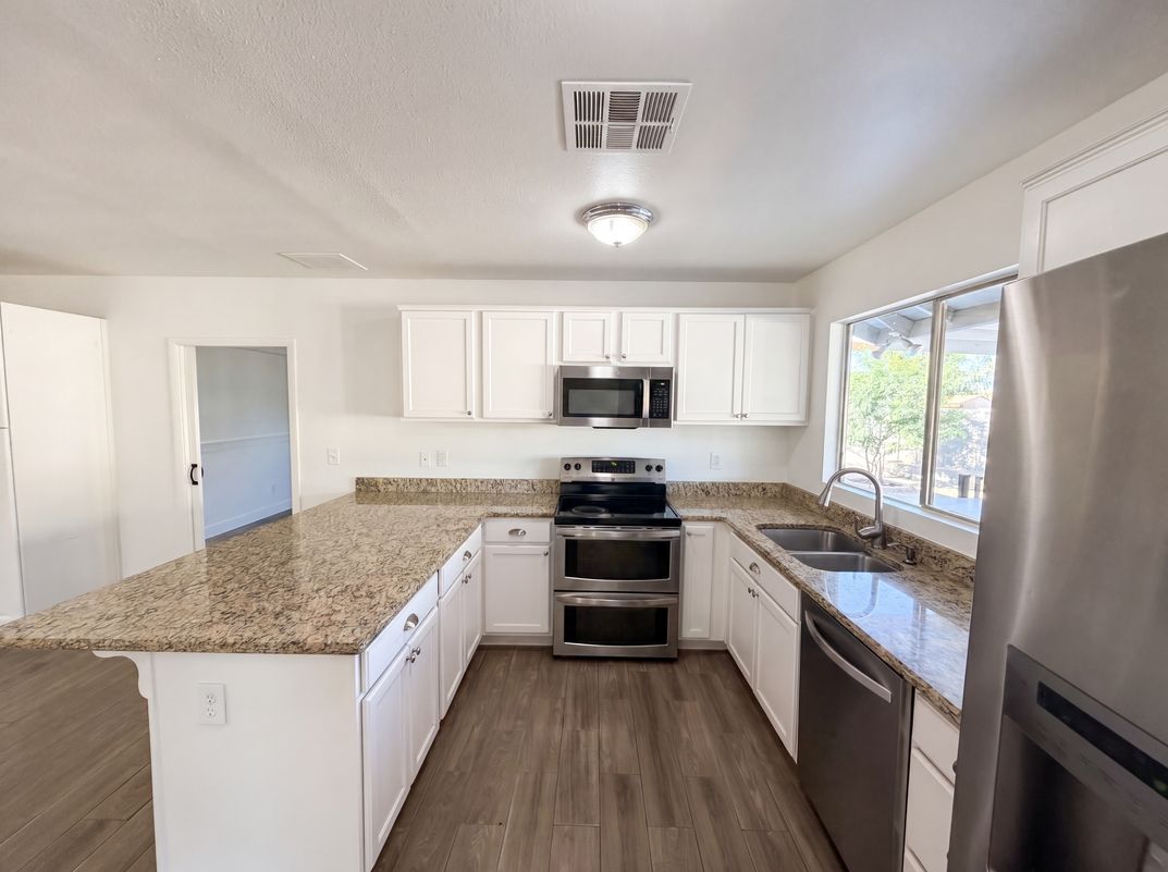 Property photo 2 of 7120 W Leith Ln