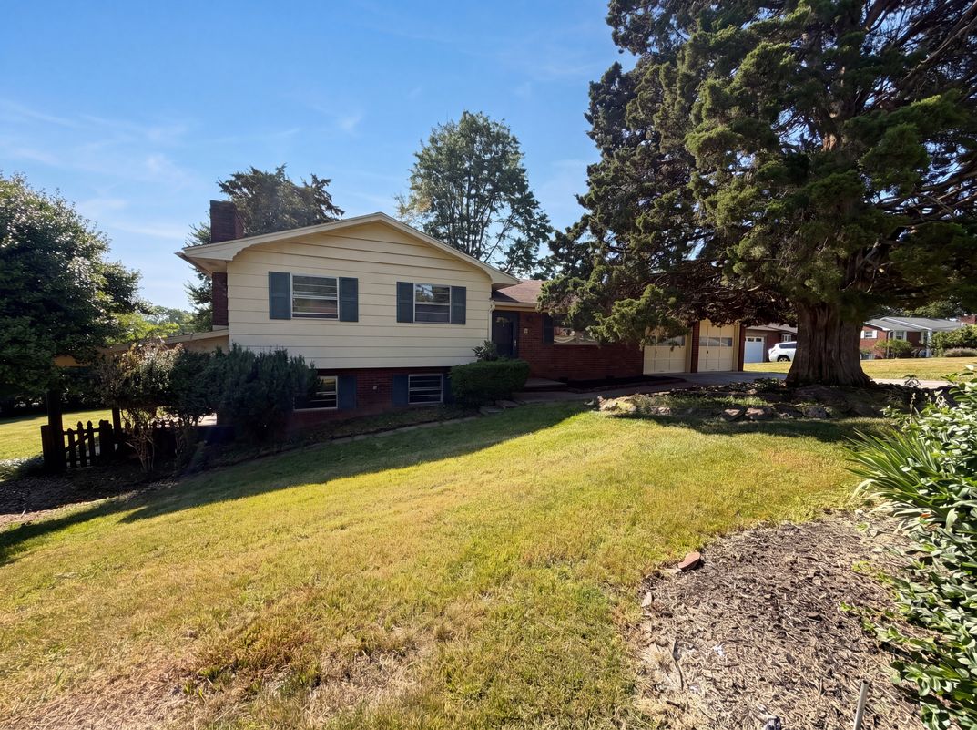 Property photo 1 of 508 Bromley Ln