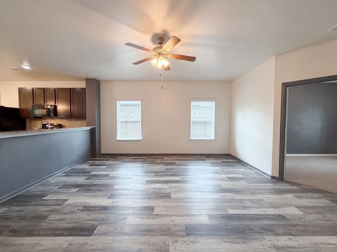 Property photo 3 of 18664 Legend Oaks Dr