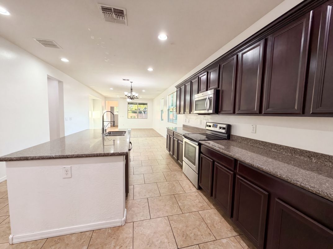 Photo 9 of 23 of 112 E Bernie Ln, Gilbert, AZ