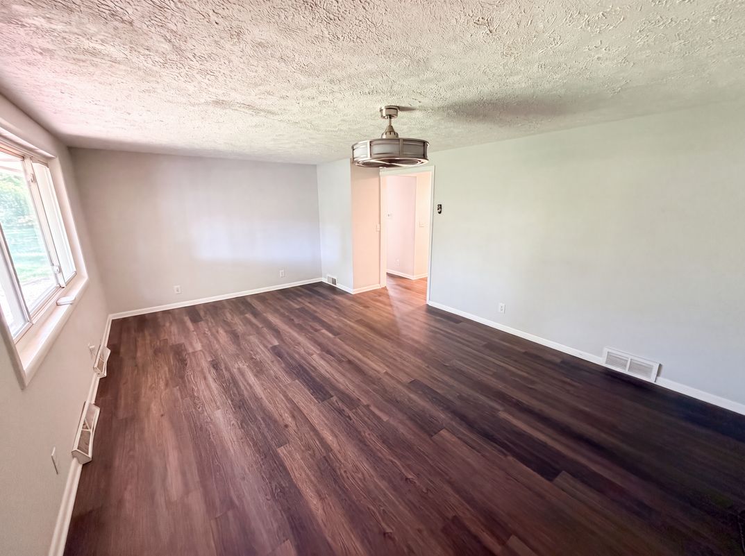 Property photo 3 of 2434 W 67th St