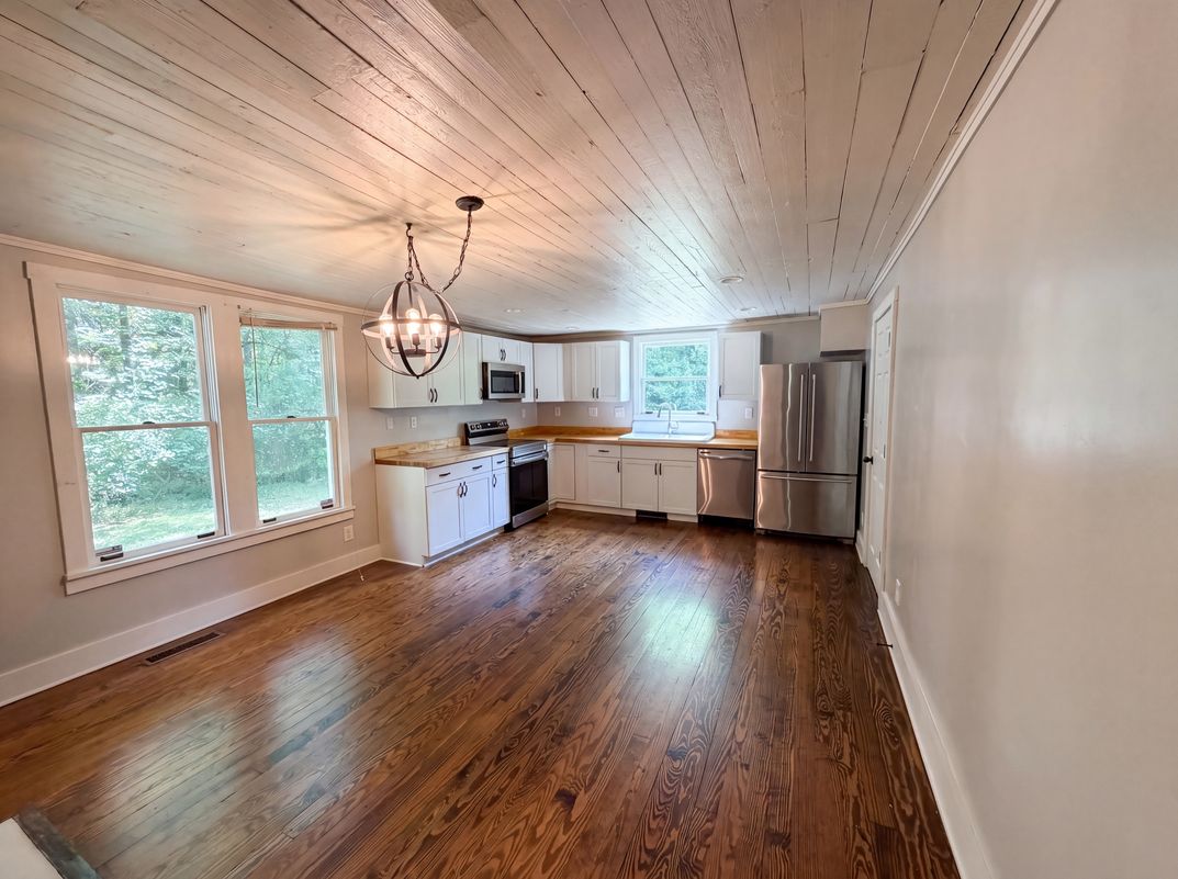 Property photo 2 of 571 Winston St