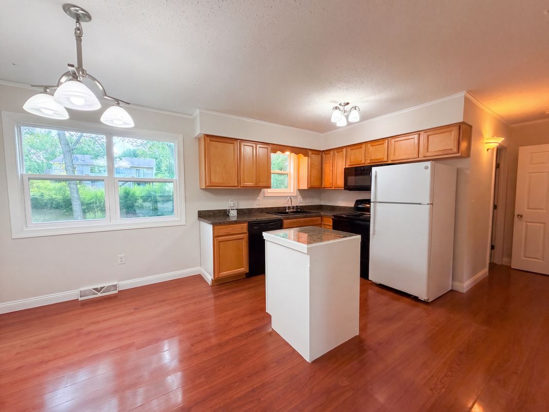 Property photo 2 of 868 Wescott Sq
