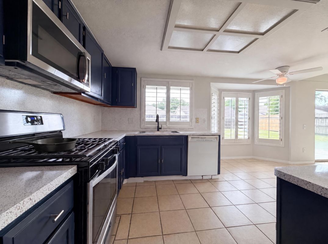 Property photo 2 of 807 Mountain Meadows Dr