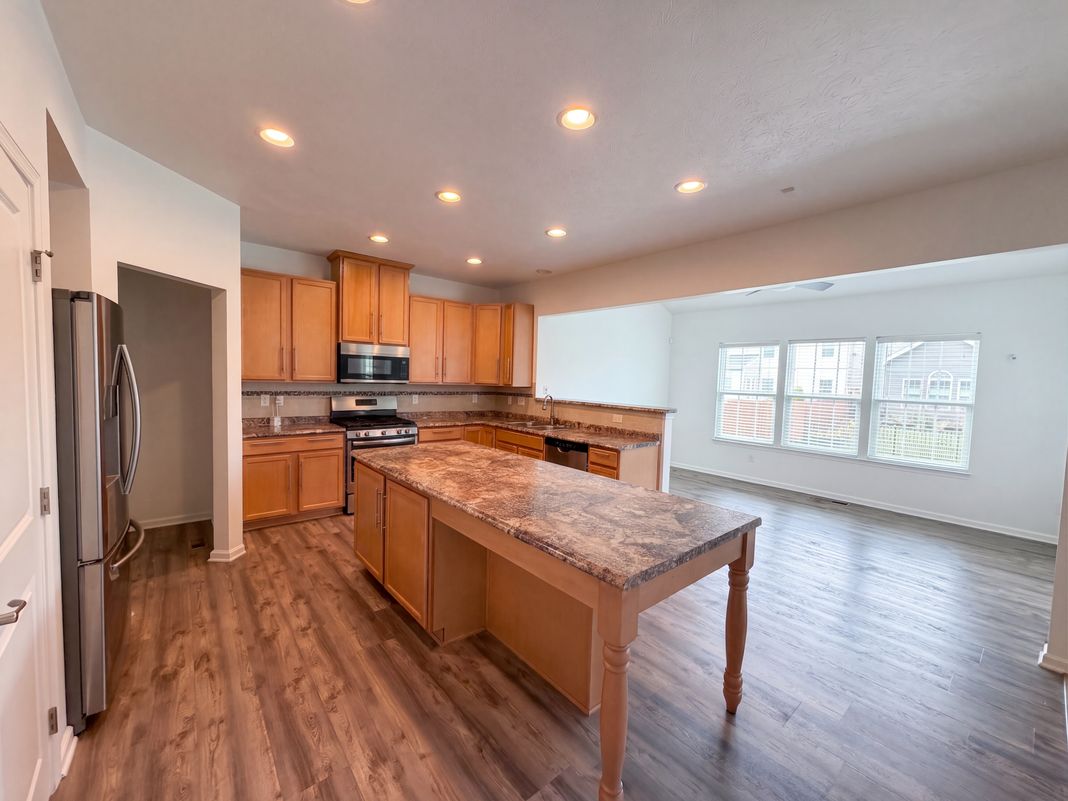 Property photo 2 of 628 Reunion Ln