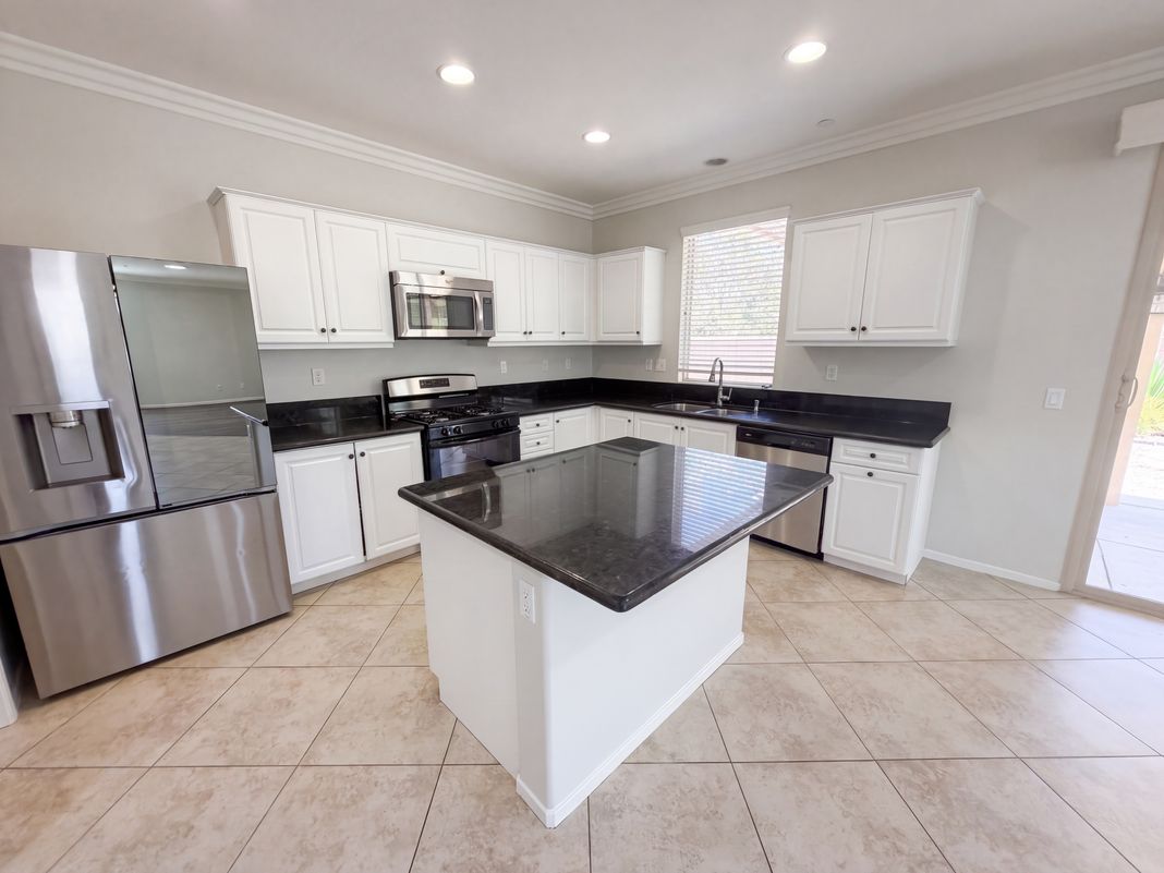 Property photo 2 of 29495 Glenhurst Cir