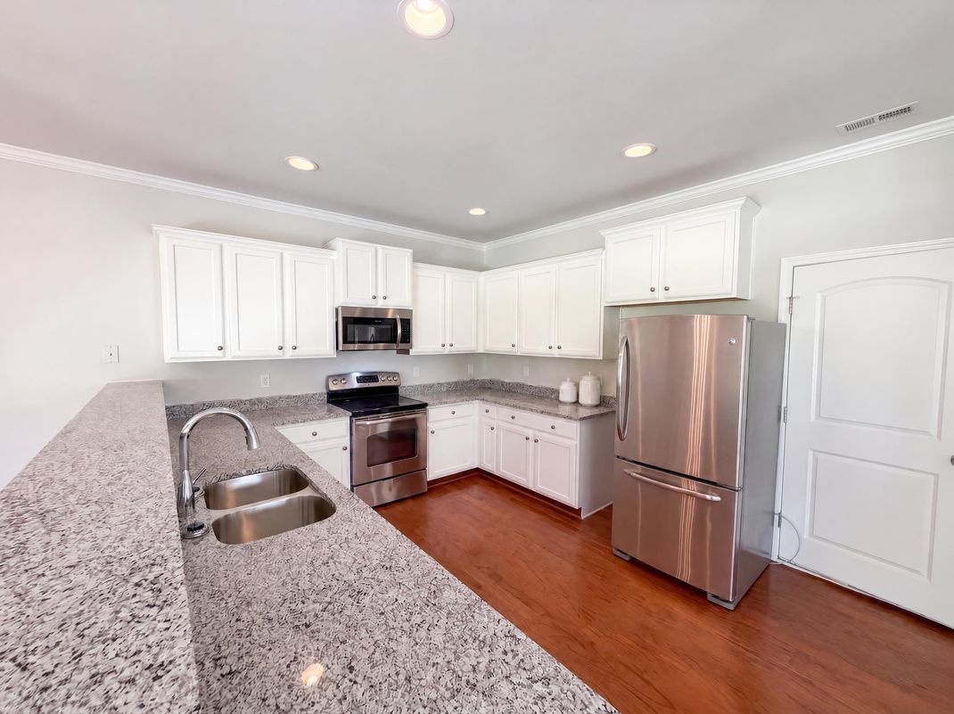 Property photo 2 of 1317 Hosmer Ct