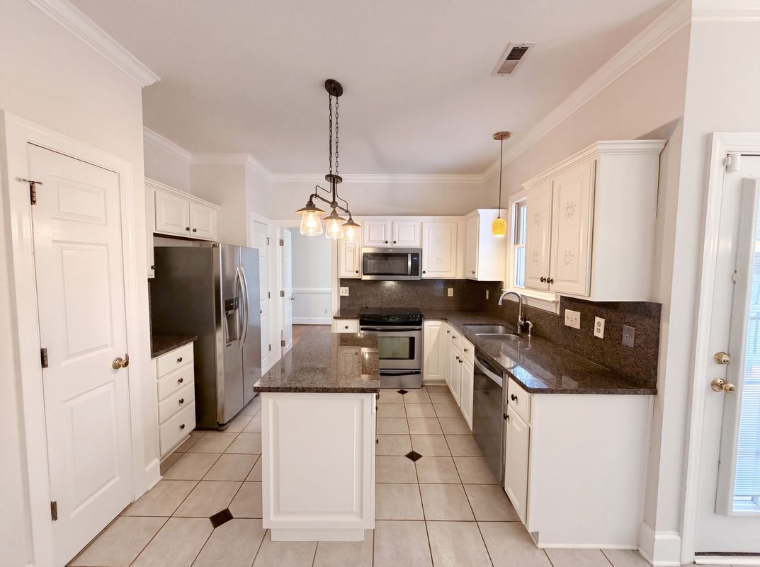 Photo 10 of 21 of 7906 Elphin Ct, Charlotte, NC