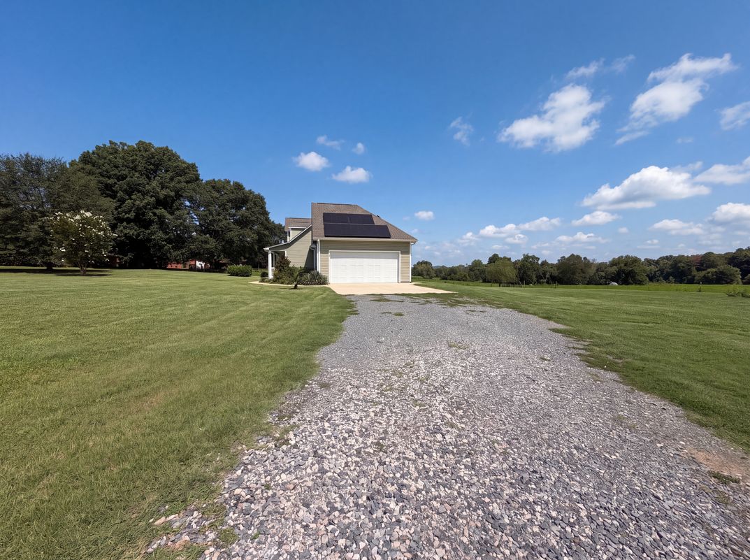 Property photo 1 of 749 Williamsburg Estate Rd