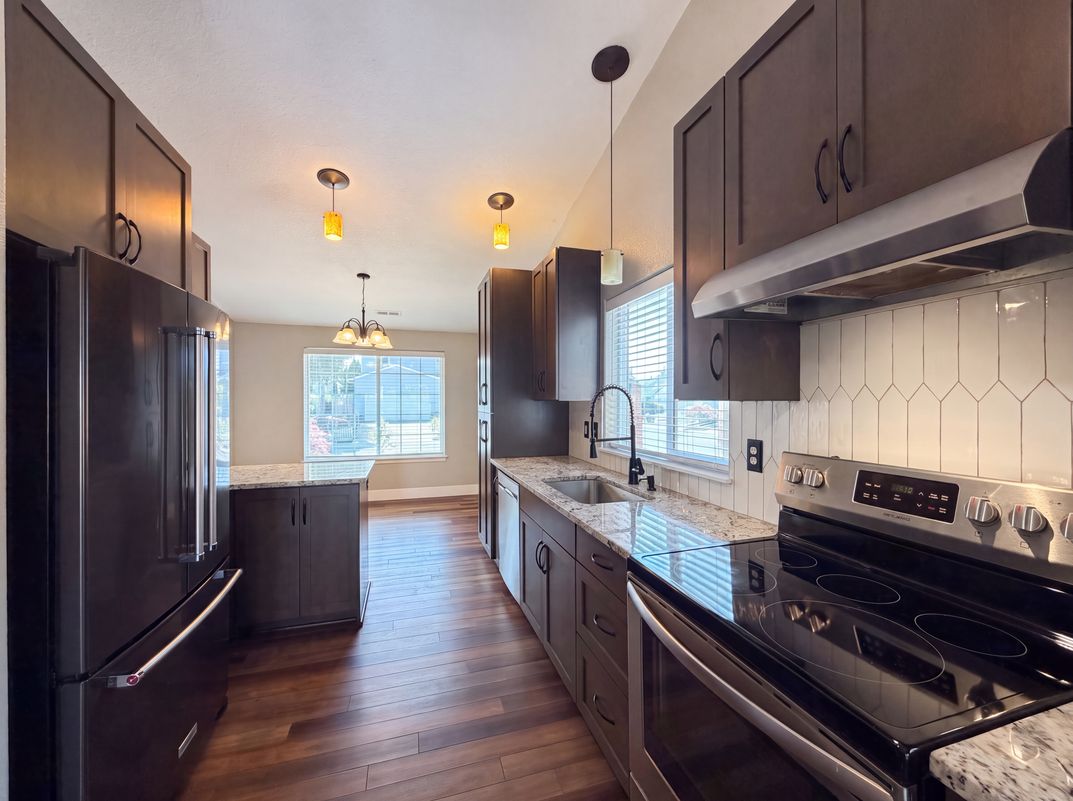 Property photo 2 of 140 W 13th St