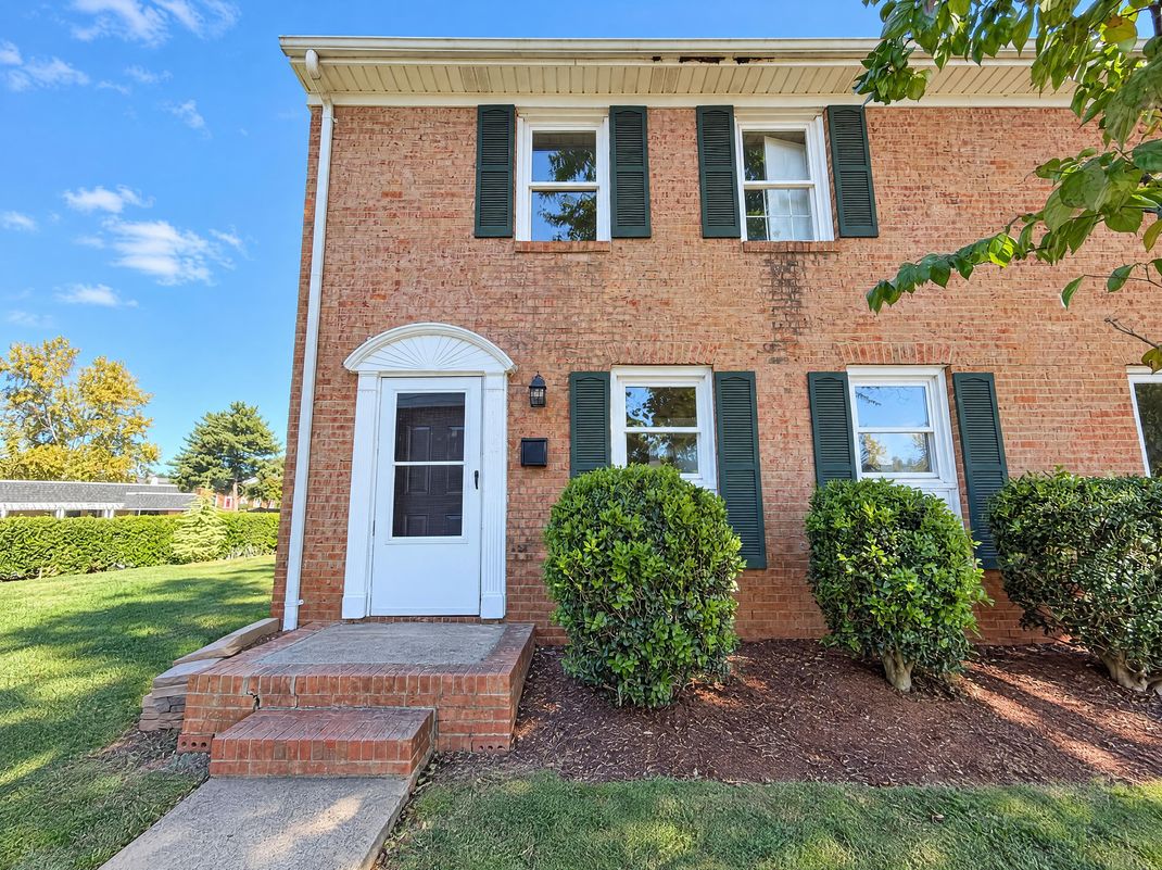 Property photo 1 of 8355 Knights Bridge Rd