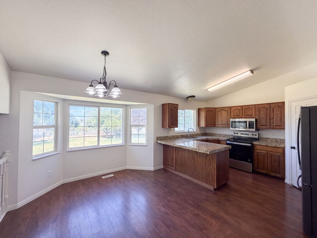 Property photo 2 of 5569 S 3400 W