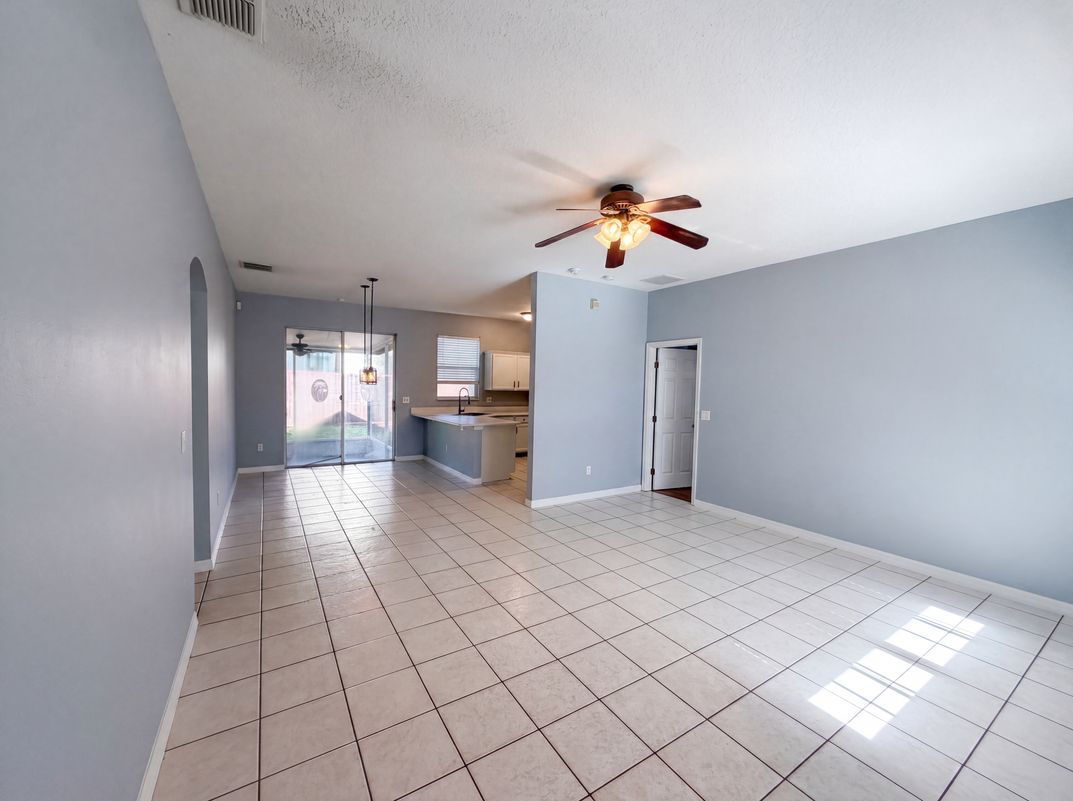 Property photo 3 of 826 Hilly Bend Dr