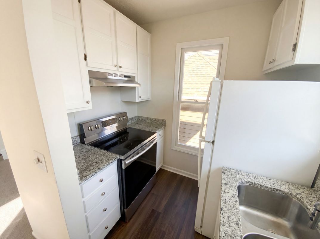 Property photo 2 of 1101 E Morehead St Apt 33