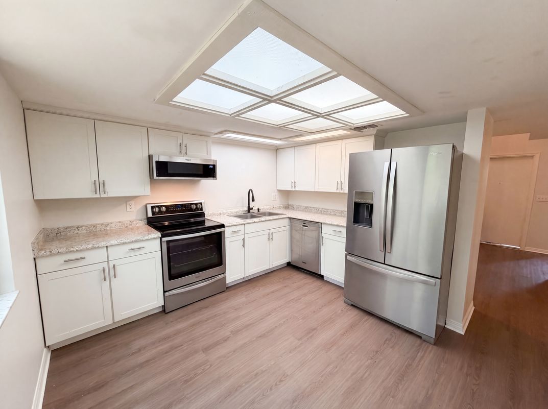 Property photo 2 of 830 Dunbar Ter