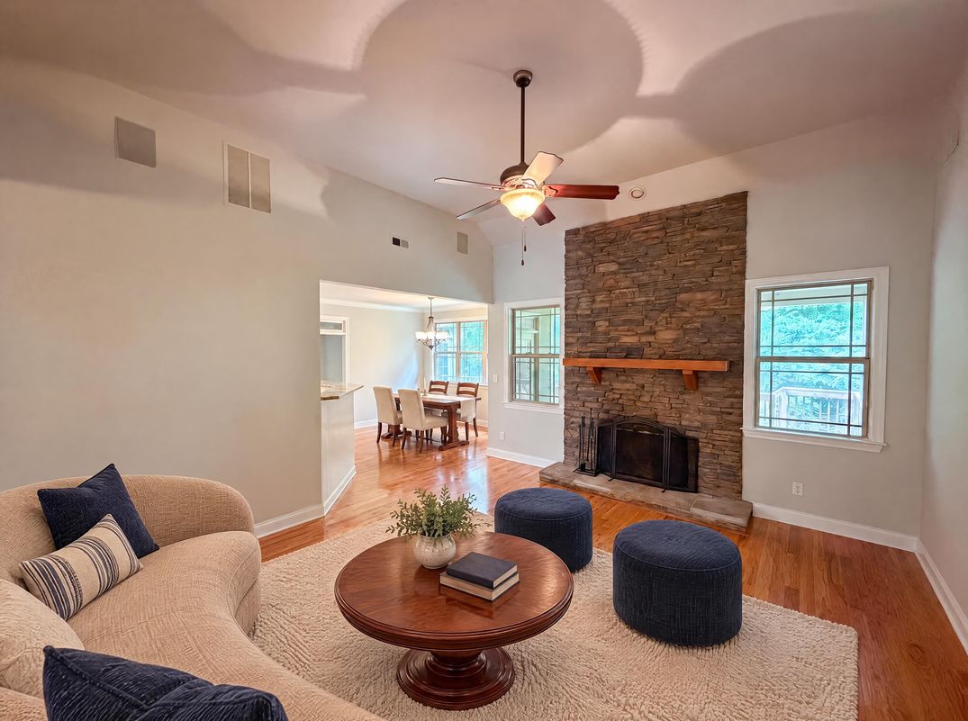 Property photo 3 of 212 Westwind Dr