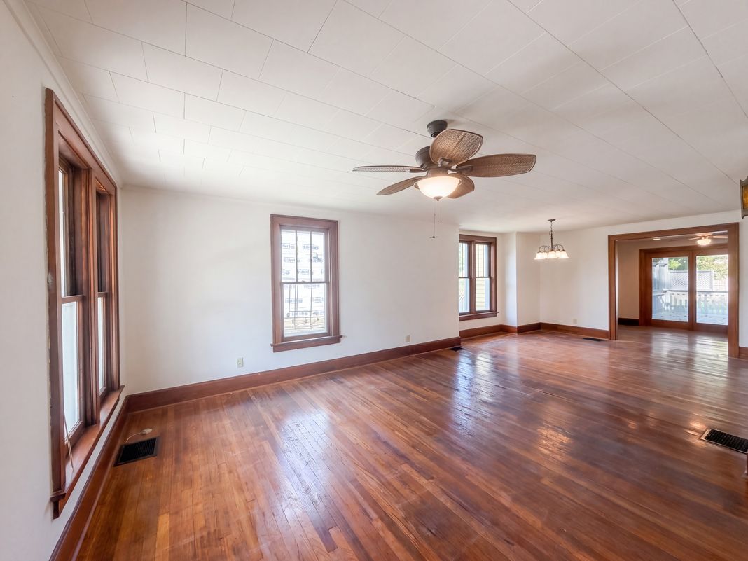 Property photo 3 of 320 S High St