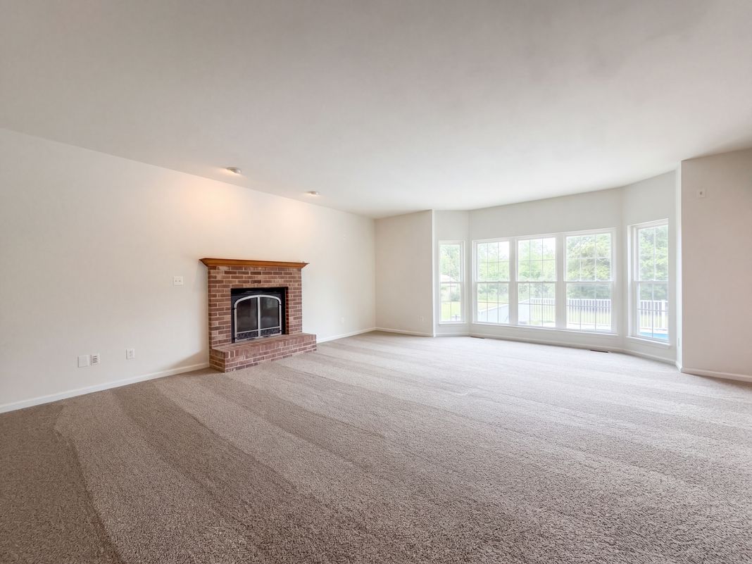 Property photo 3 of 10107 Manassas Dr