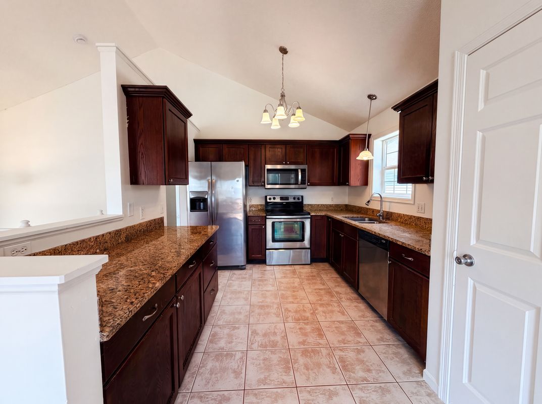 Property photo 2 of 7476 Hampton Ln
