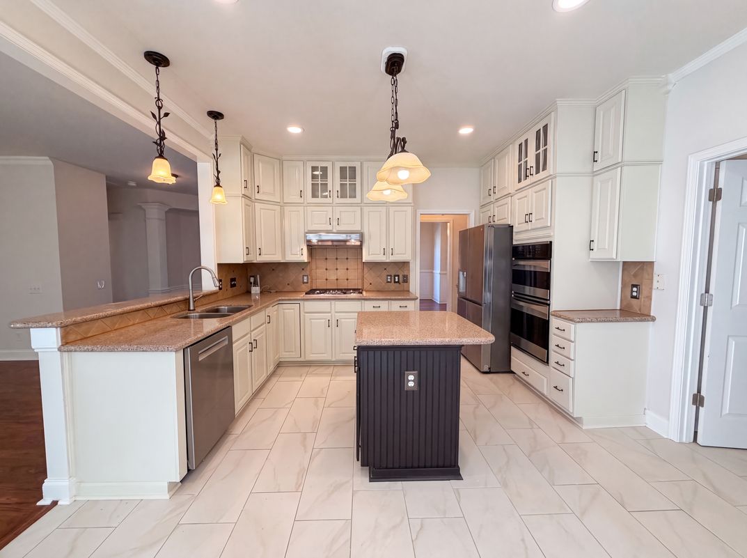 Property photo 2 of 110 Lyman Oak Ct