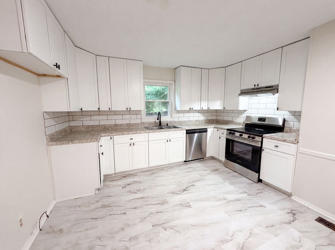 Property photo 2 of 1007 Normandale Dr