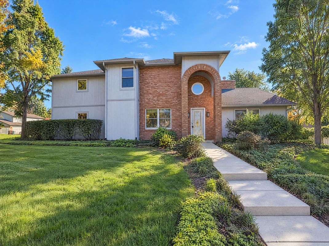 Property photo 1 of 5 Brookfield Ct