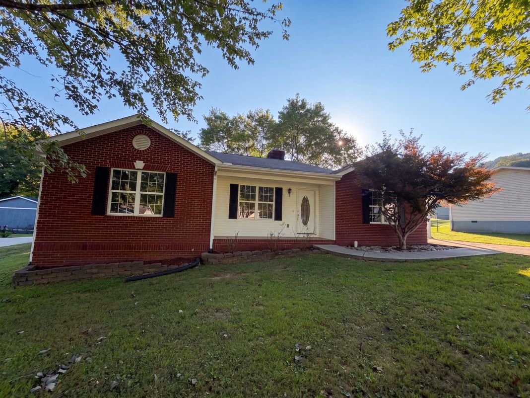 Property photo 1 of 141 Meadowview Ln