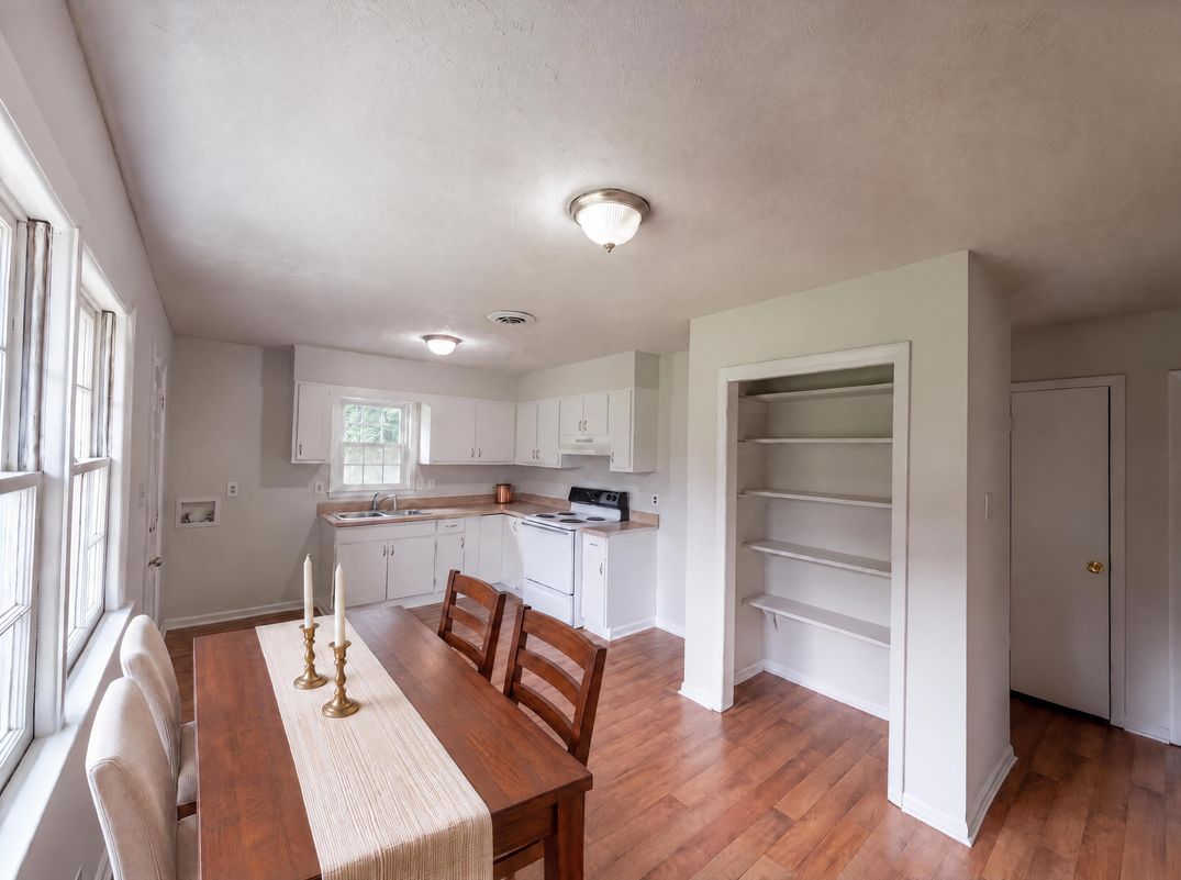Property photo 2 of 6616 Amanda Cir