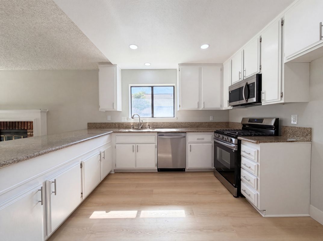 Property photo 2 of 42355 Willeta Ave