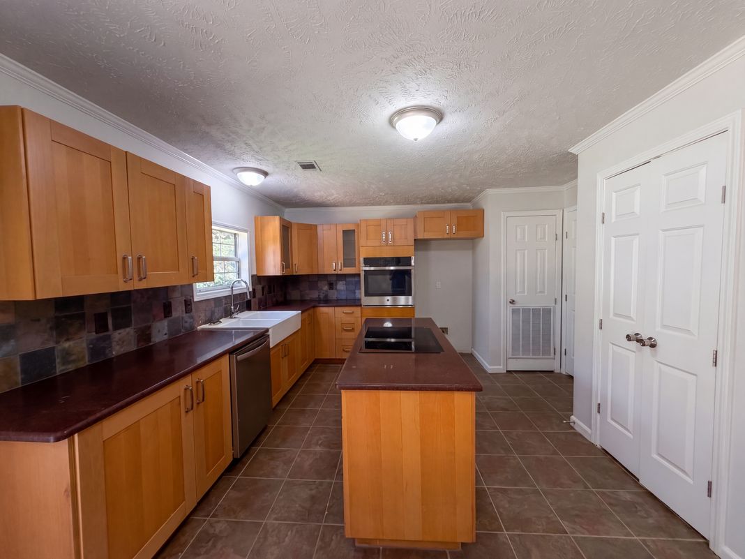 Property photo 2 of 3752 Swanns Station Rd