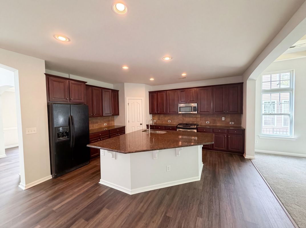 Property photo 2 of 9696 Ravenscroft Ln NW