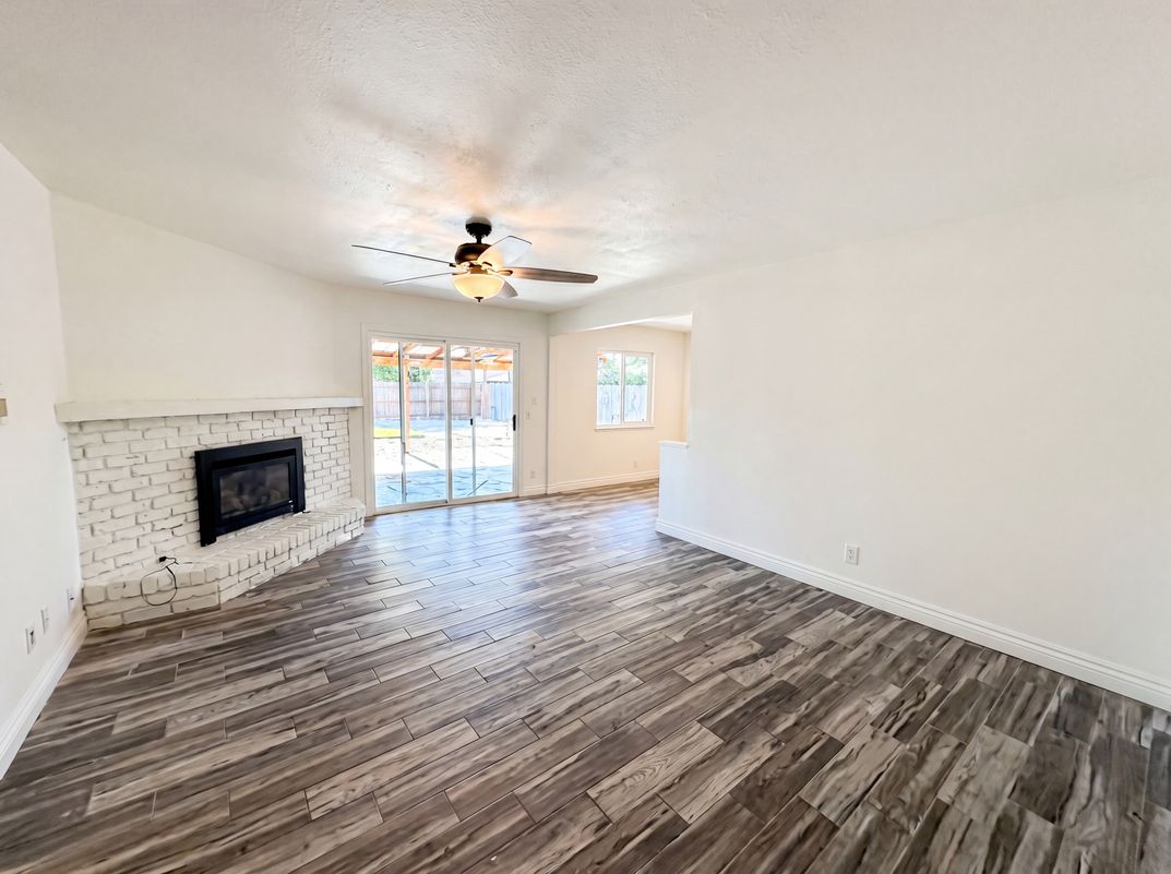 Property photo 3 of 1422 Oakmont Dr