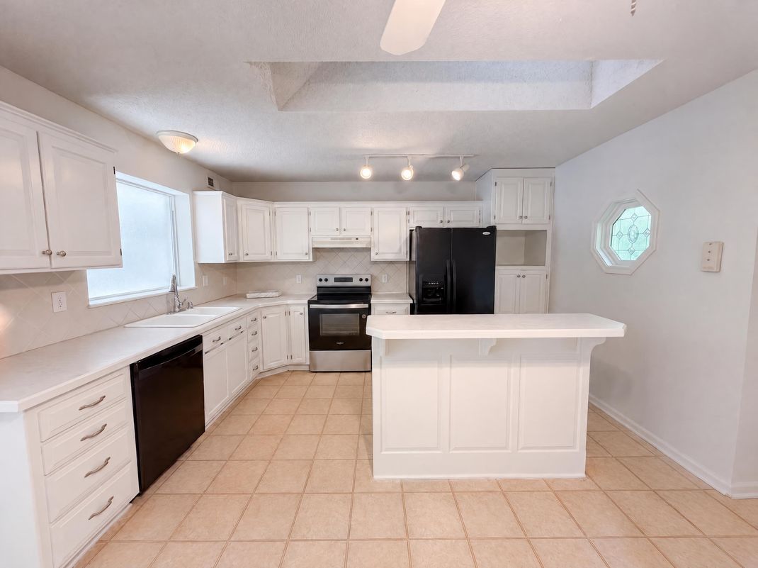 Property photo 2 of 801 Courtland Ct