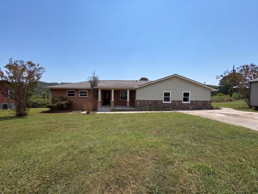 Property photo 1 of 302 Sunset Ln