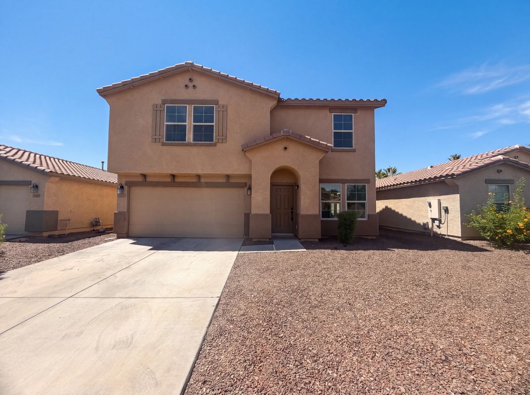 Property photo 1 of 1043 E Daniella Dr