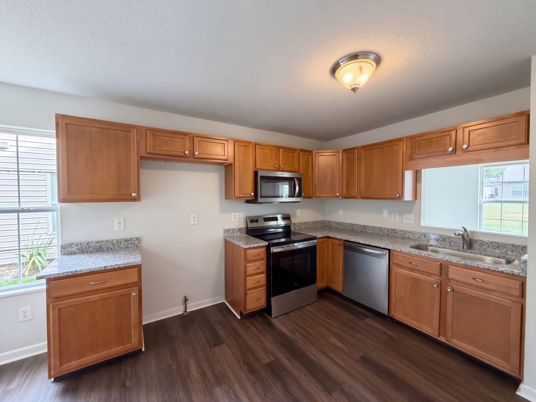 Property photo 3 of 2327 Rostock Ct