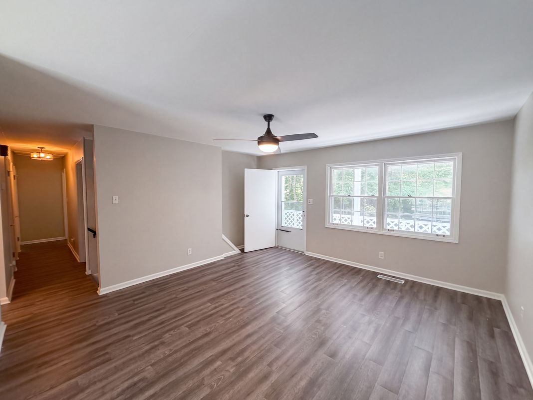 Property photo 3 of 1120 Emerald Dr