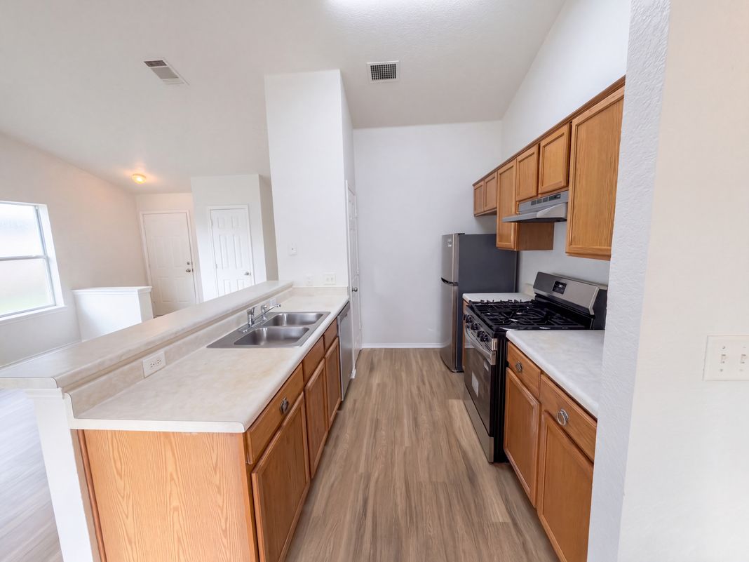 Property photo 2 of 172 Prairie Springs Loop