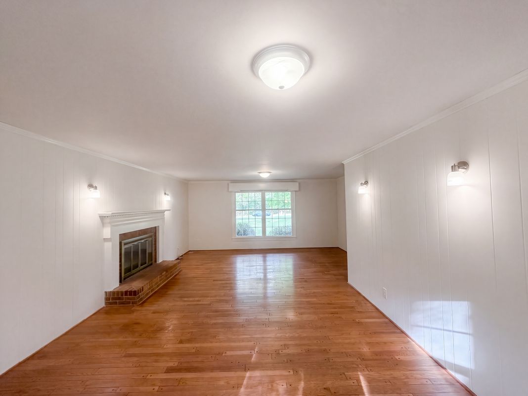 Property photo 3 of 3828 Waterview Rd