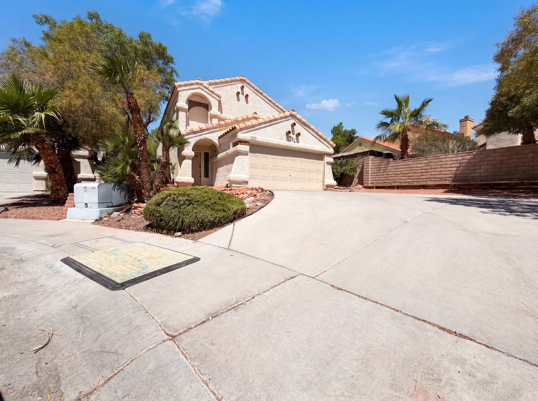 Photo 6 of 28 of 2801 Autumn Haze Ln, Las Vegas, NV