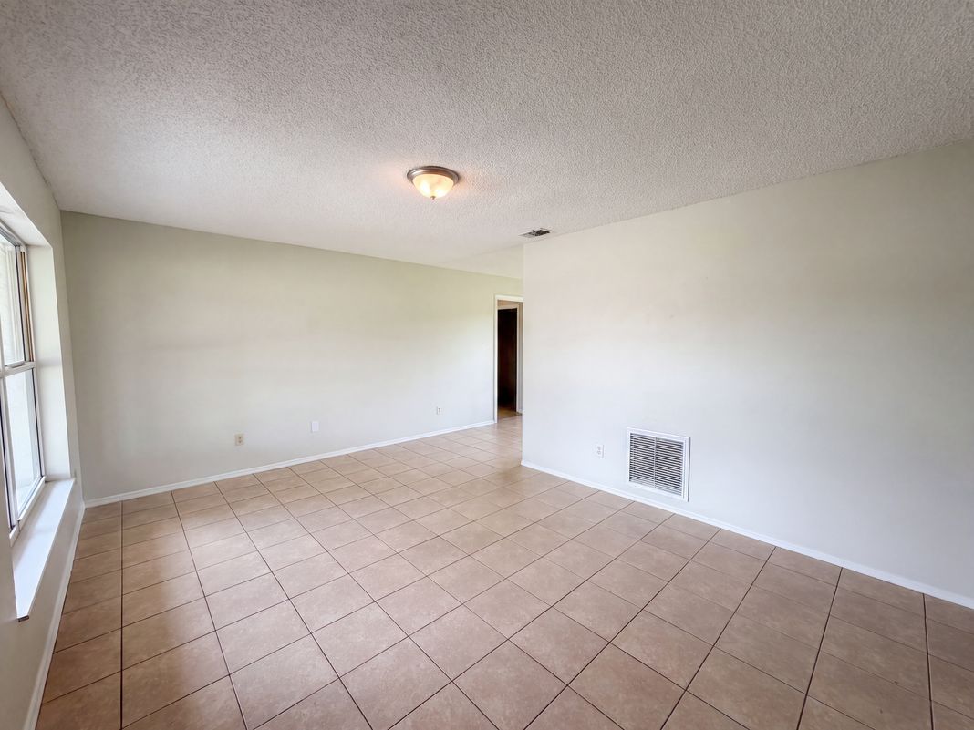Property photo 3 of 1262 Padgett Cir