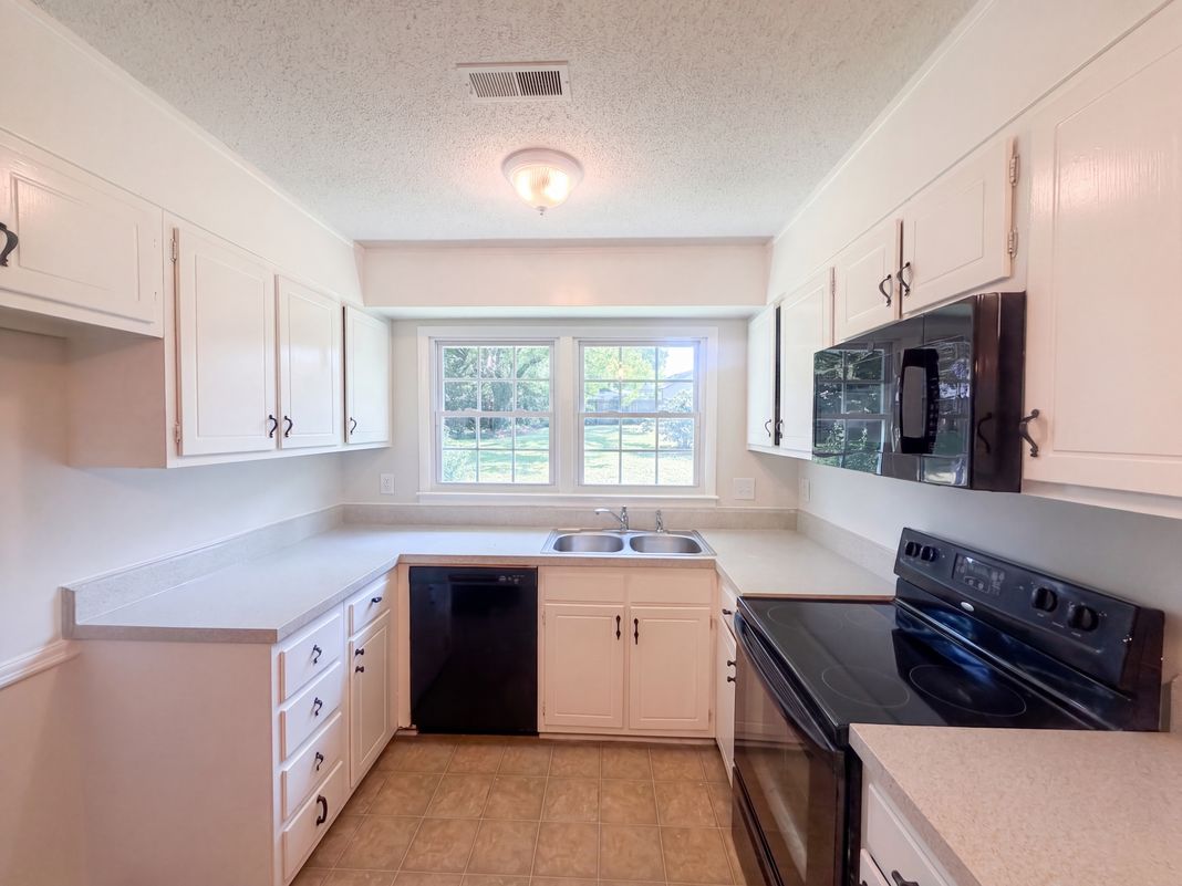 Property photo 2 of 2605 Lamroc Rd