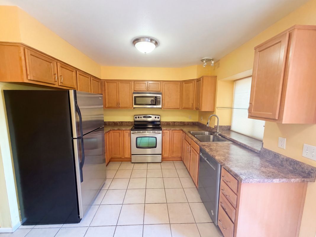 Property photo 2 of 4901 E Kelton Ln Unit 1247