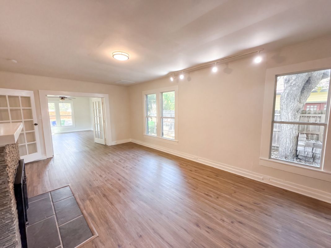 Property photo 3 of 111 S College St