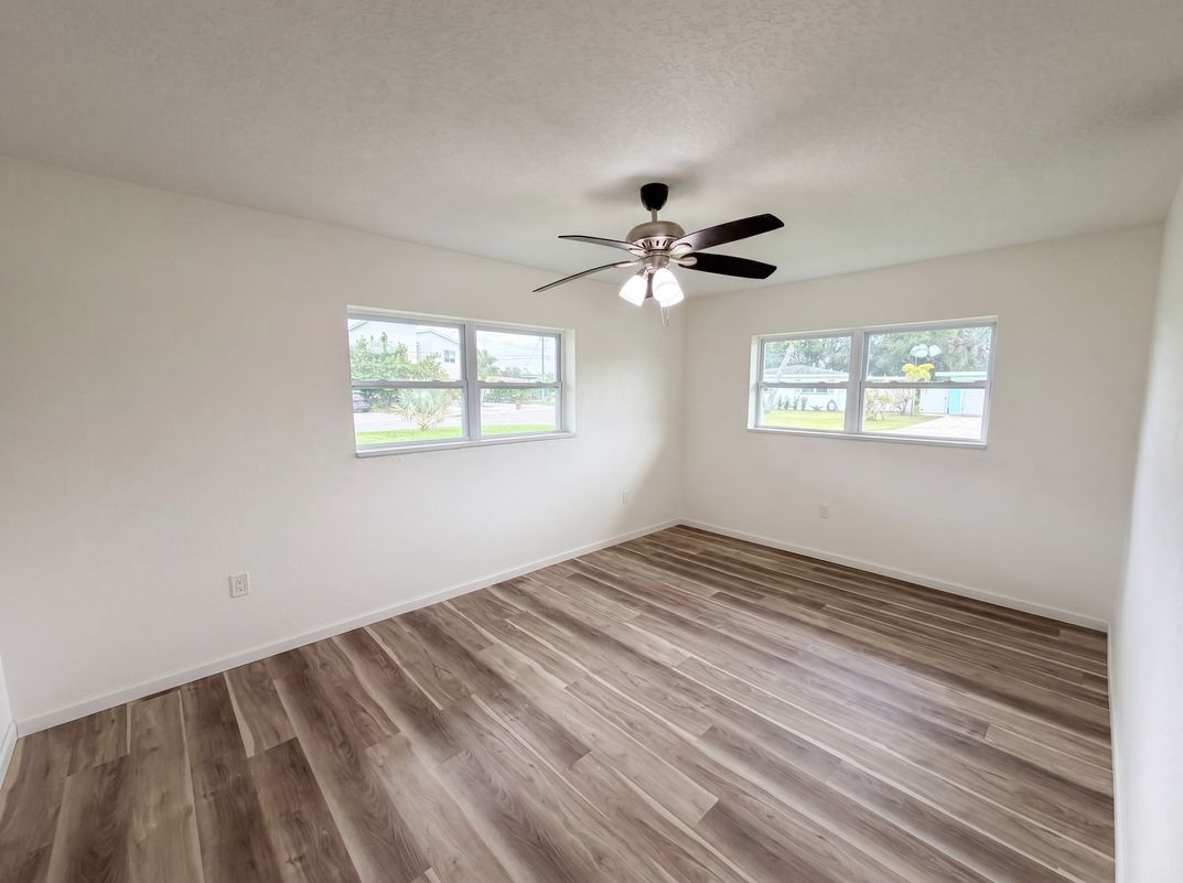 Photo 10 of 19 of 567 Baywood Dr N, Dunedin, FL