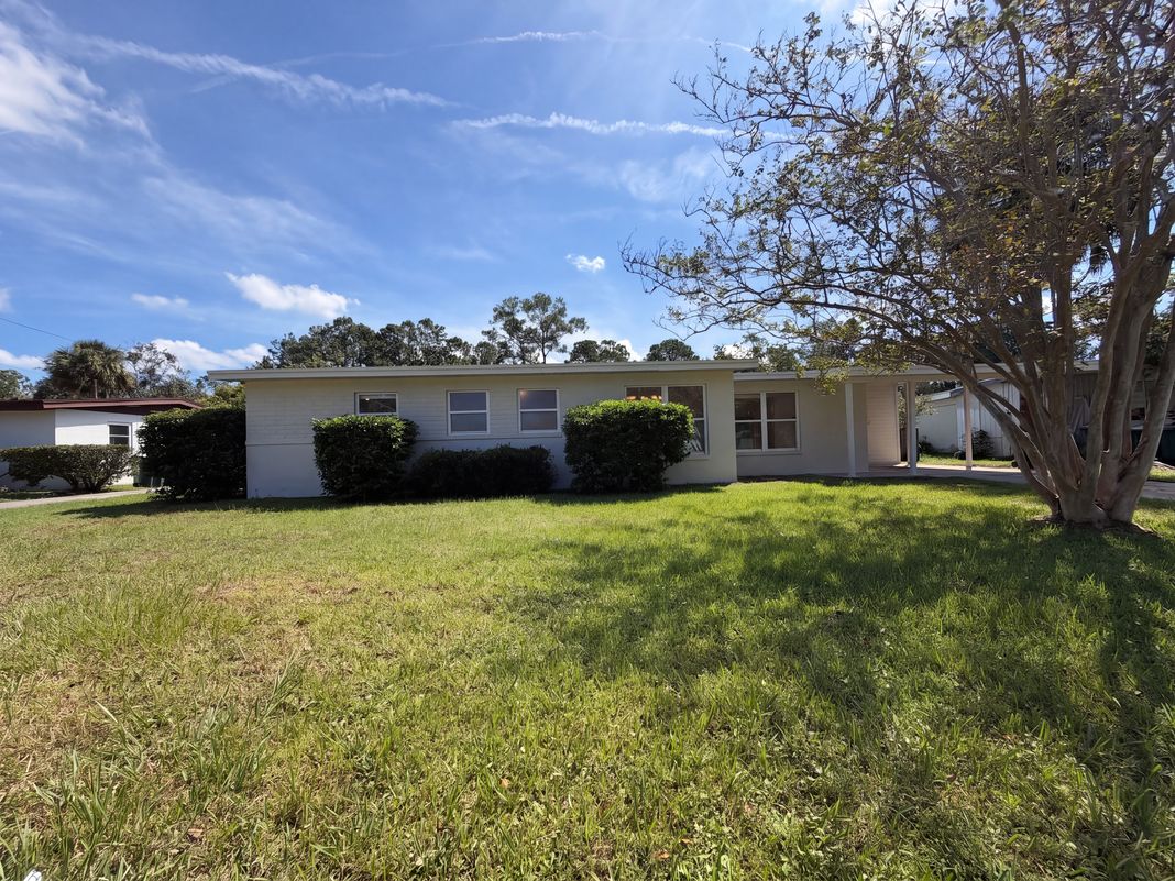 Property photo 1 of 1737 Hawaii Dr E