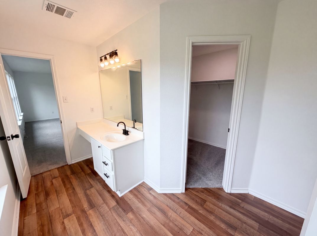 Photo 15 of 20 of 5406 S Hearsey Dr, Austin, TX