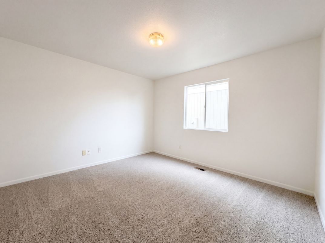 Photo 9 of 50 of 4098 La Junta Dr, Loveland, CO