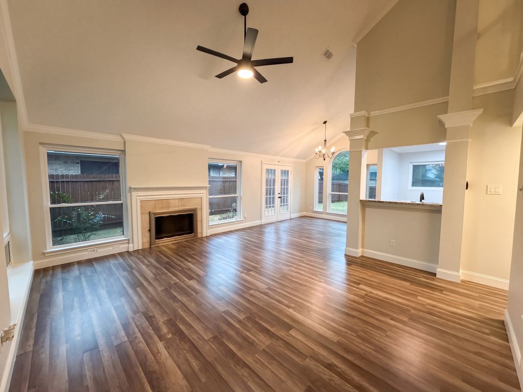 Property photo 2 of 2228 Silverthorn Ln